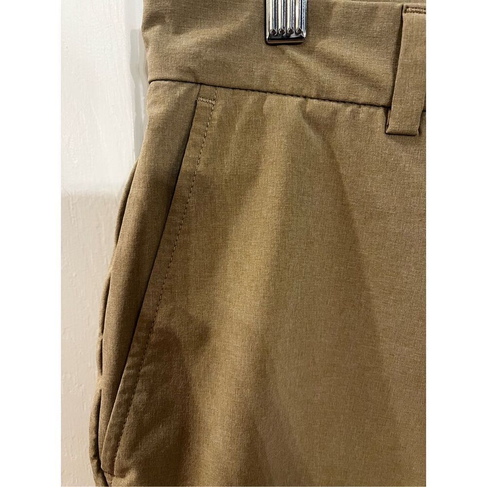 Vineyard Vines The Breaker Performance Shorts in Tan sz 32 EUC - Picture 2 of 6